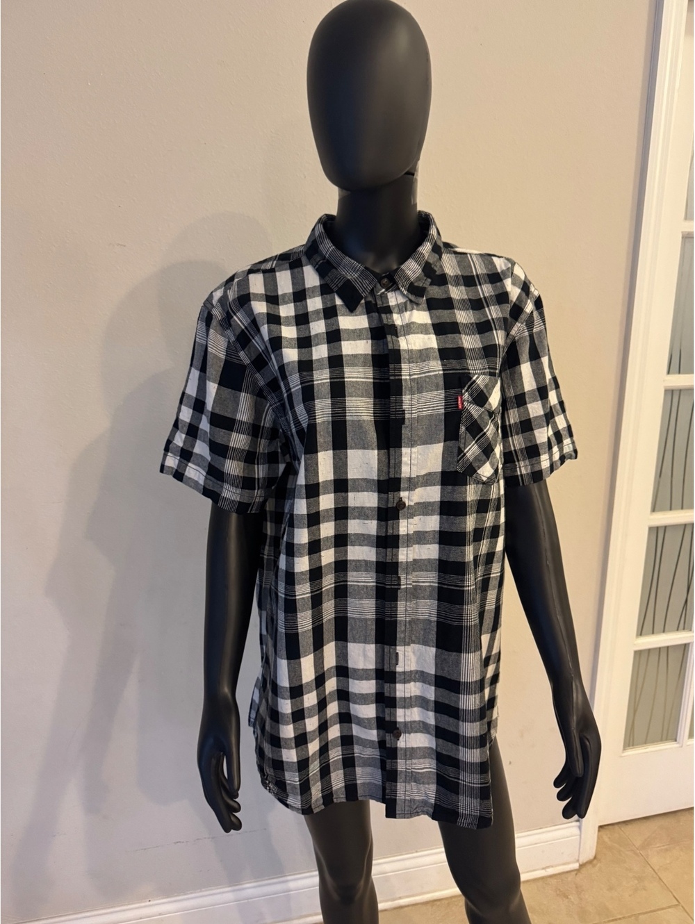 Levi’s Men’s Shirt XL Black White Plaid Short Sleeve Button Front Cotton